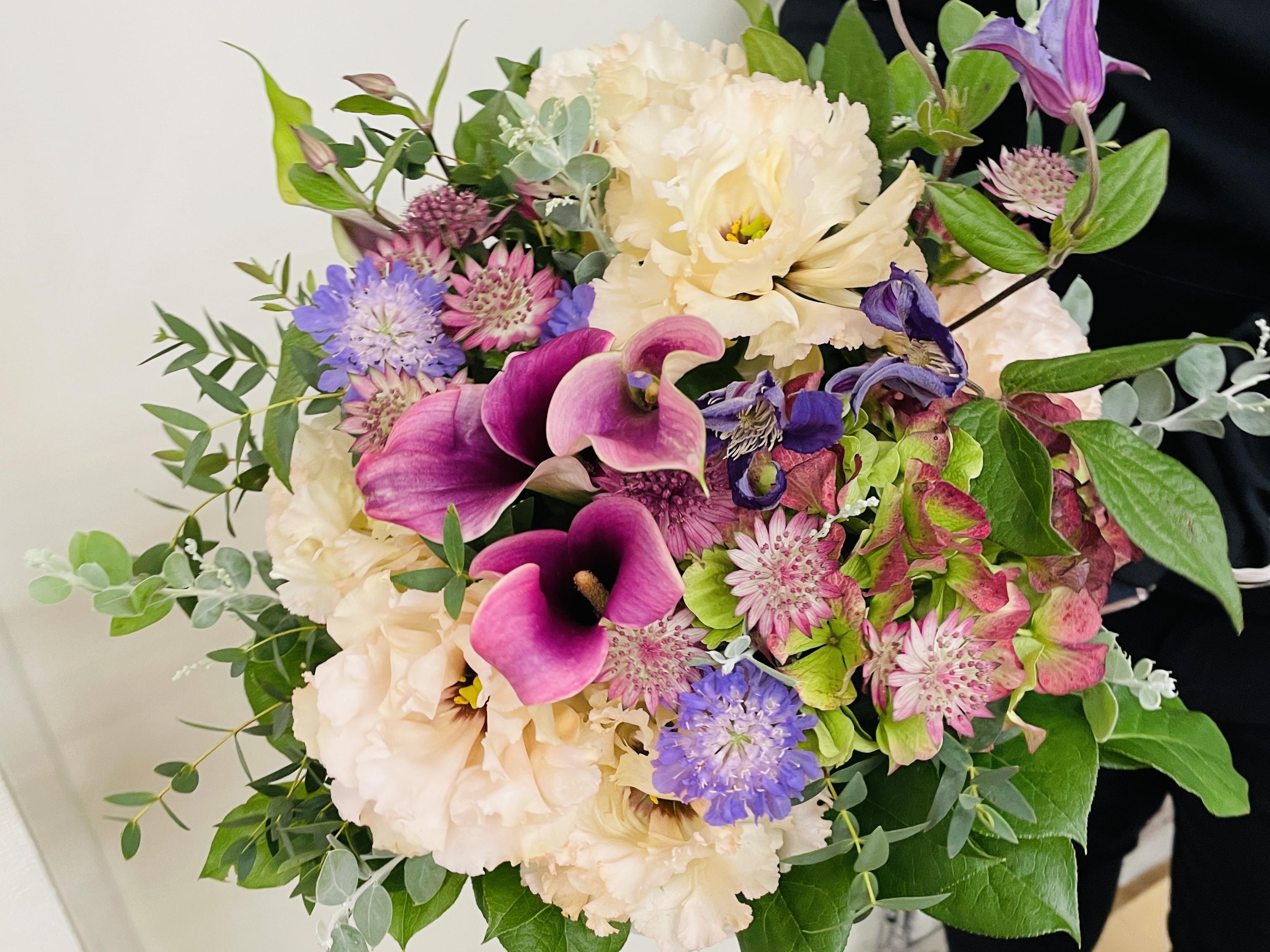 淡い色合いの花束